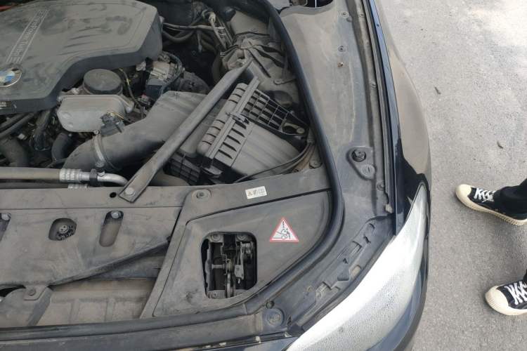 Used BMW 5 Series 2014 520Li Elegant Model Engine Bay Left