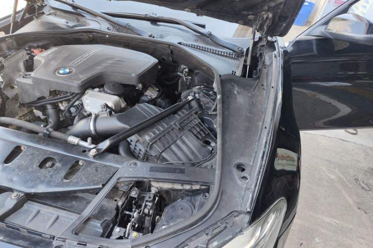 Used BMW 5 Series 2014 520i Elegant Edition Engine Bay Left