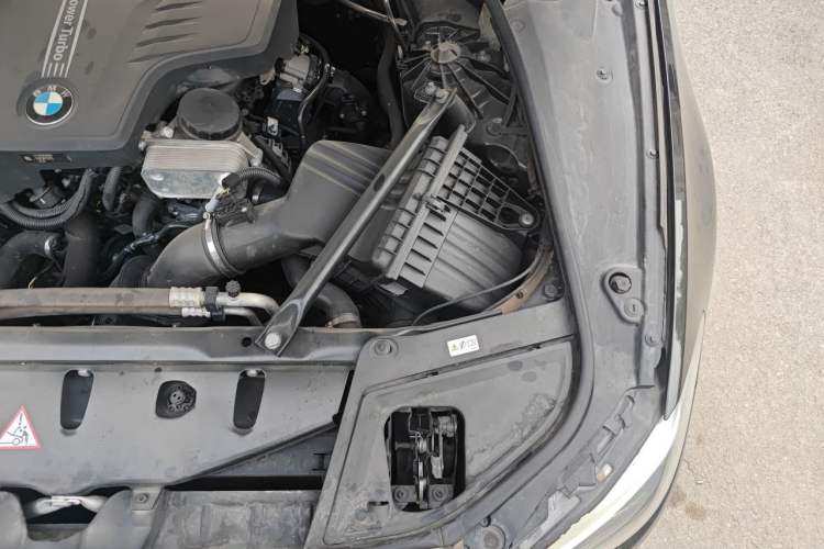 Used BMW 5 Series 2014 520Li Elegant Model Engine Bay Left
