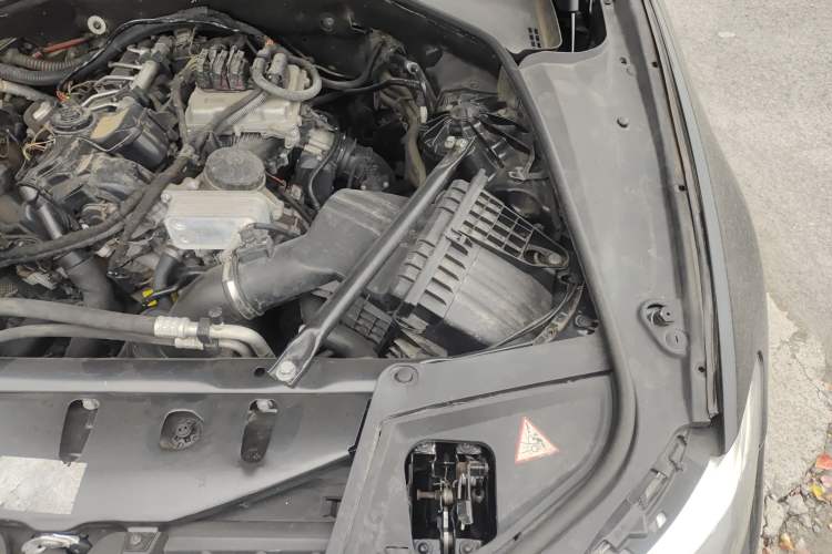 Used BMW 5 Series 2014 520Li Elegant Model Engine Bay Left