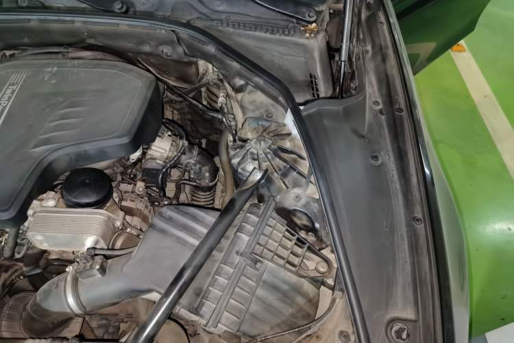 Used BMW 5 Series 2014 525Li Luxury Design Package Engine Bay Left