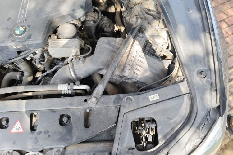 Used BMW 5 Series 2014 525Li Leading Model Engine Bay Left