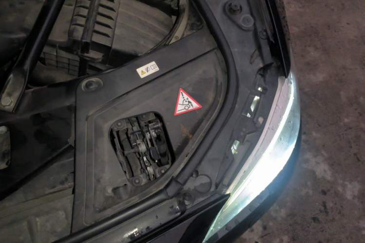 Used BMW 5 Series 2014 520i Touring Edition Engine Bay Left