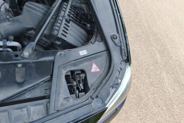 Used BMW 5 Series 2014 520Li Elegant Model Engine Bay Left