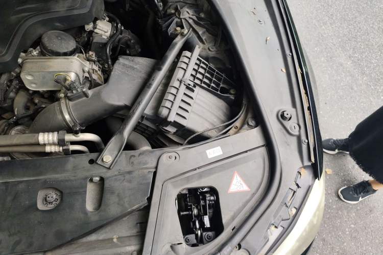 Used BMW 5 Series 2014 525Li Luxury Design Package Engine Bay Left