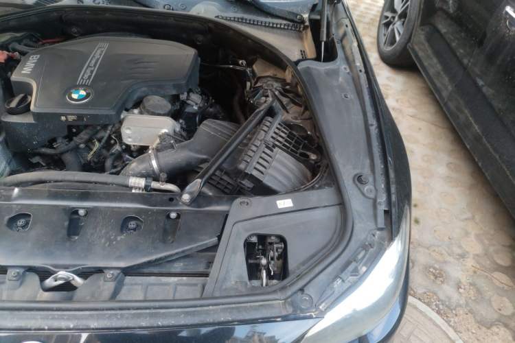 Used BMW 5 Series 2014 525Li Luxury Design Package Engine Bay Left