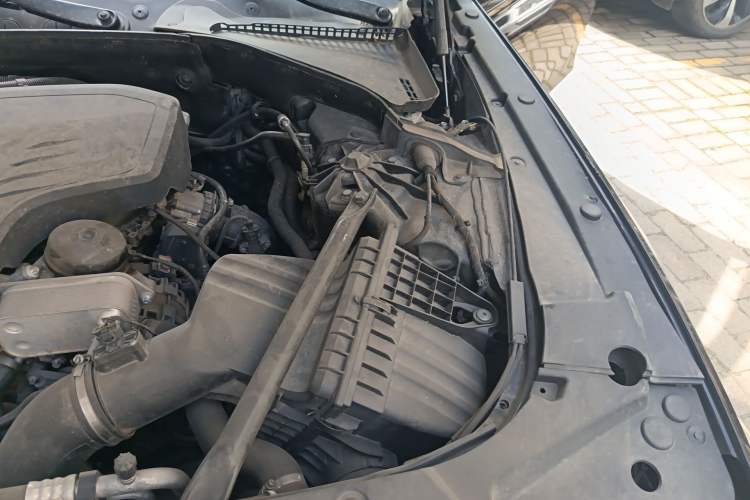 Used BMW 5 Series 2014 528Li Leading Model Engine Bay Left