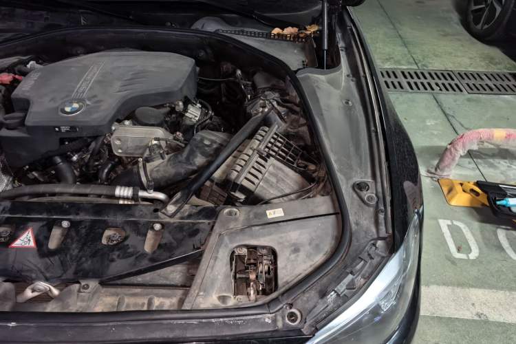 Used BMW 5 Series 2014 525Li Luxury Design Package Engine Bay Left