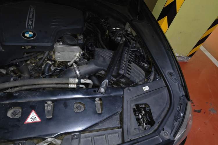 Used BMW 5 Series 2014 525Li Luxury Design Package Engine Bay Left