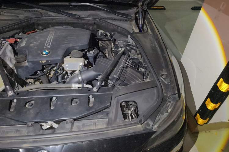 Used BMW 5 Series 2014 525Li Luxury Design Package Engine Bay Left