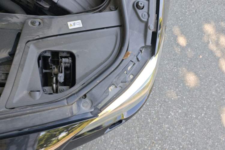 Used BMW 5 Series 2014 525Li Leading Model Engine Bay Left