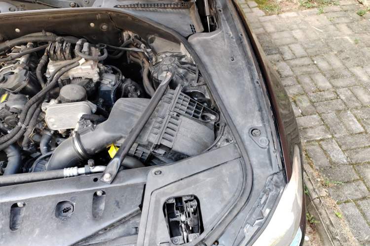 Used BMW 5 Series 2014 525Li Leading Model Engine Bay Left
