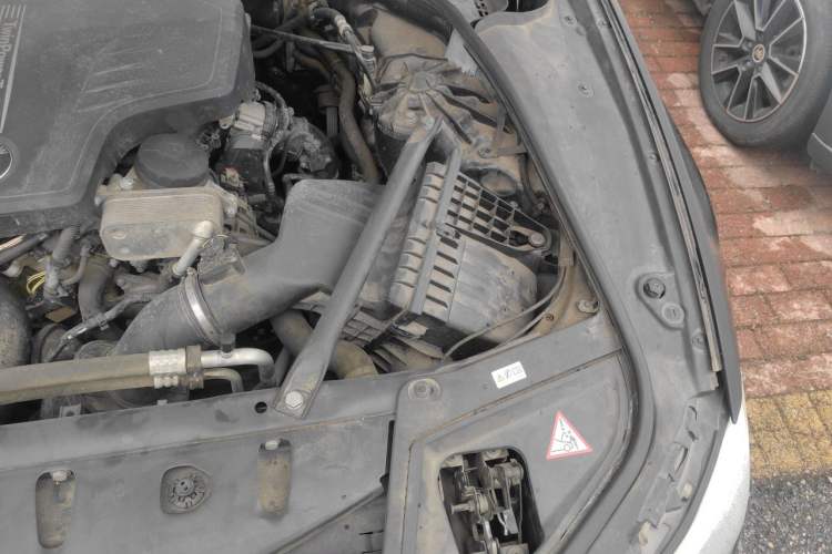 Used BMW 5 Series 2014 525Li Luxury Design Package Engine Bay Left