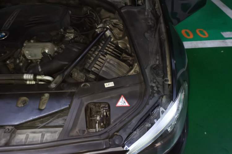 Used BMW 5 Series 2014 528Li Leading Model Engine Bay Left