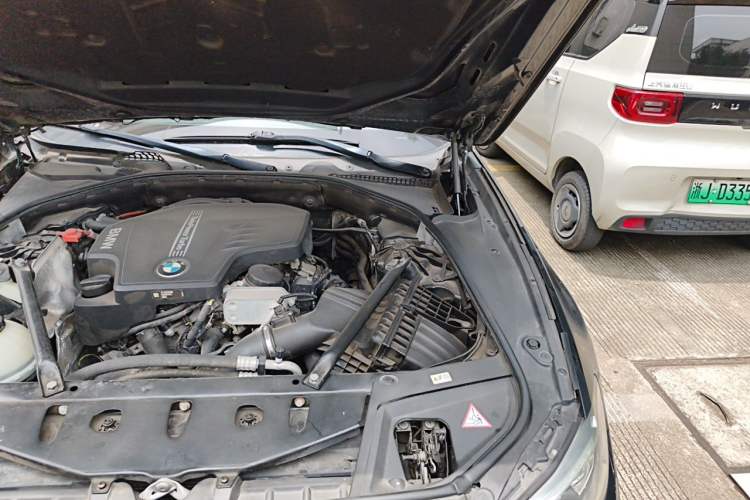 Used BMW 5 Series 2014 525Li Luxury Design Package Engine Bay Left
