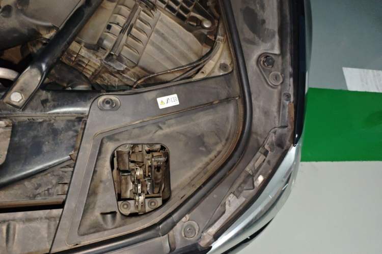 Used BMW 5 Series 2014 525Li Luxury Design Package Engine Bay Left