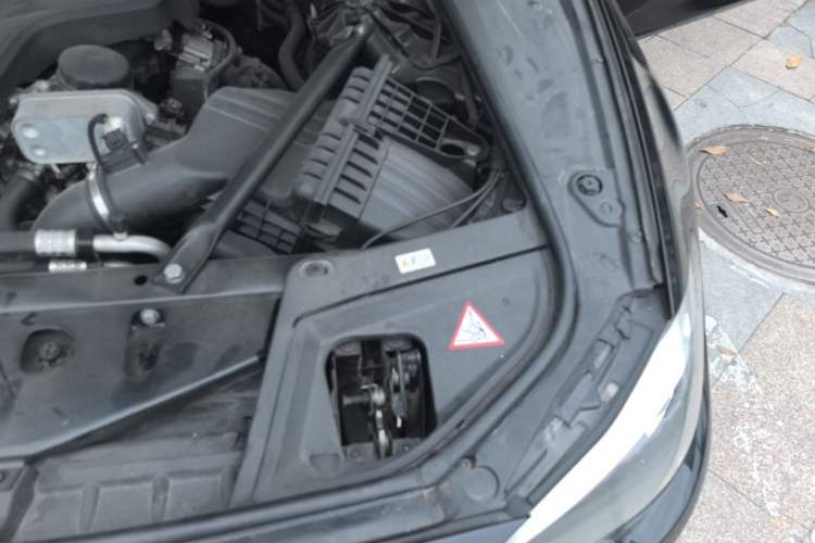 Used BMW 5 Series 2014 520Li Elegant Model Engine Bay Left