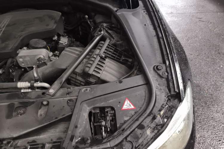Used BMW 5 Series 2014 520Li Elegant Model Engine Bay Left