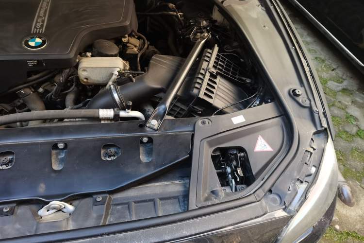 Used BMW 5 Series 2014 525Li Luxury Design Package Engine Bay Left