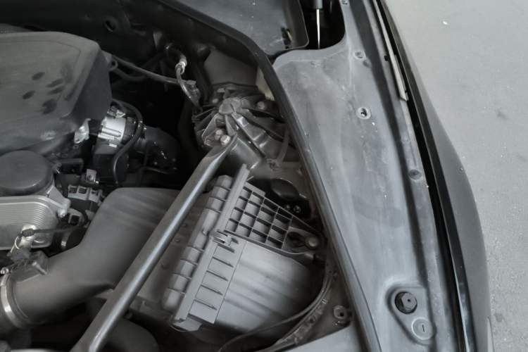 Used BMW 5 Series 2014 520Li Elegant Model Engine Bay Left