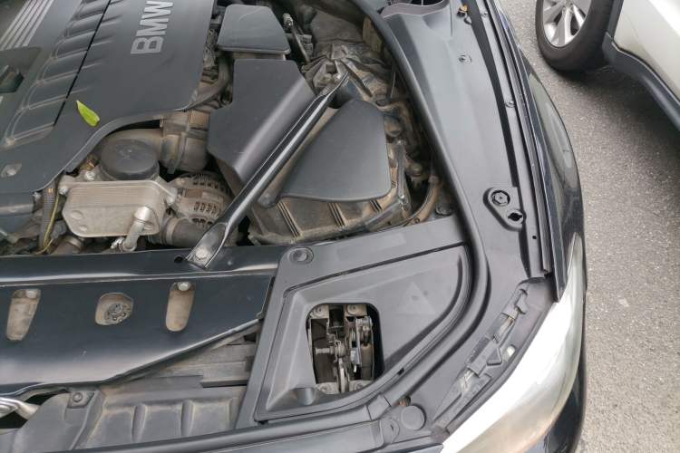 Used BMW 5 Series 2014 530Li Leading Model Engine Bay Left