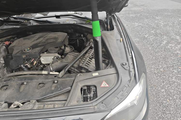 Used BMW 5 Series 2014 525Li Luxury Design Package Engine Bay Left