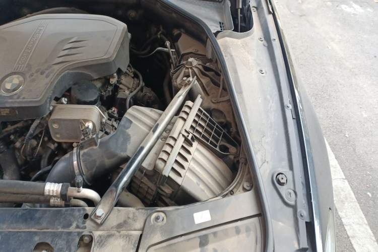 Used BMW 5 Series 2014 525Li Leading Model Engine Bay Left
