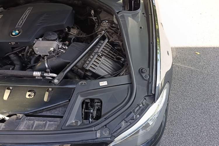 Used BMW 5 Series 2014 528Li Leading Model Engine Bay Left