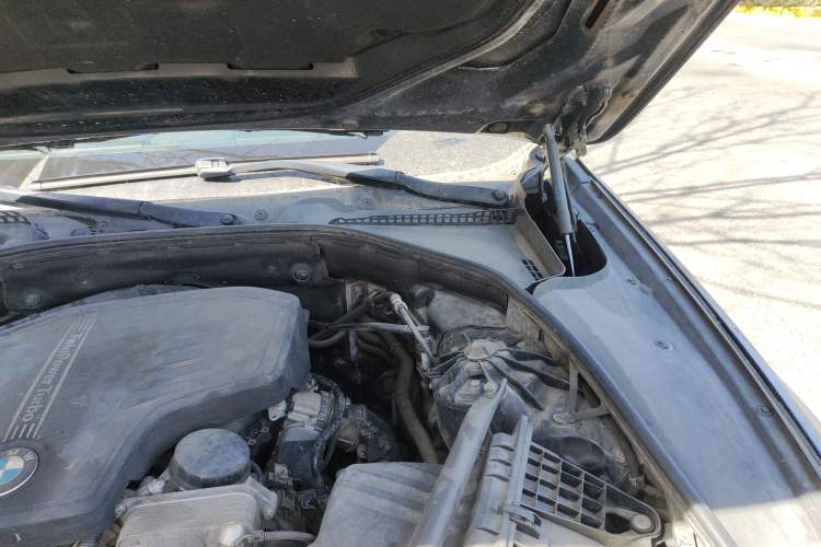 Used BMW 5 Series 2014 520Li Elegant Model Engine Bay Left