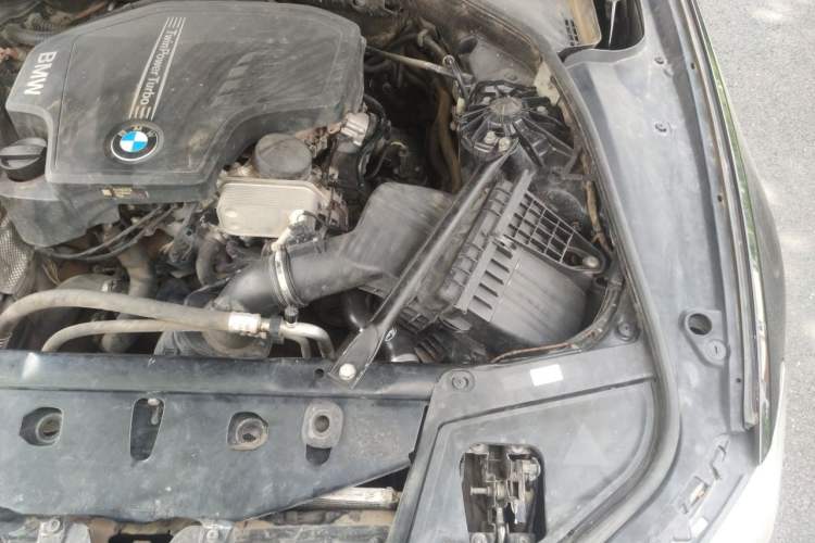 Used BMW 5 Series 2014 525Li Luxury Design Package Engine Bay Left