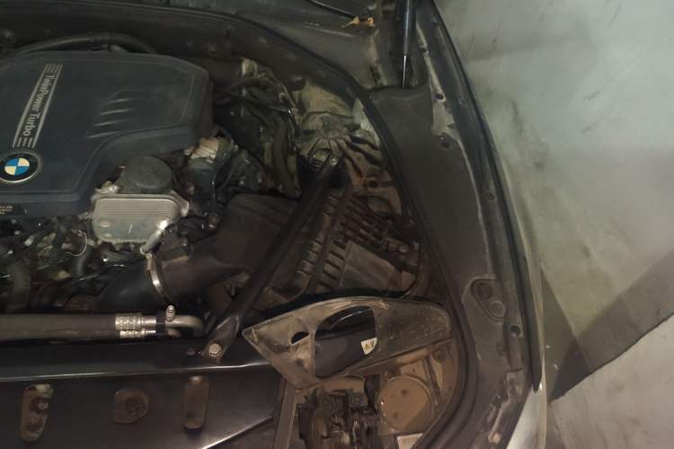 Used BMW 5 Series 2014 525Li Luxury Design Package Engine Bay Left