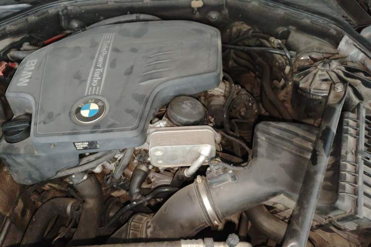 Used BMW 5 Series 2014 525Li Leading Model Engine Bay Left