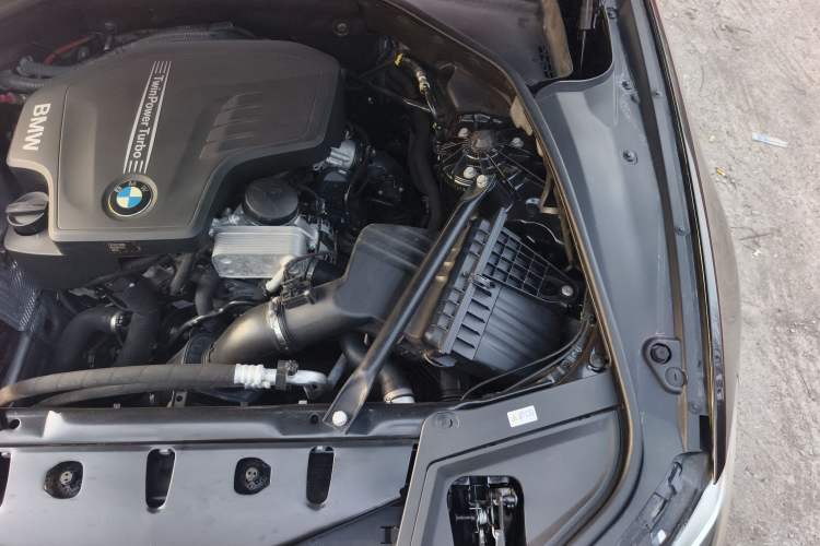 Used BMW 5 Series 2014 525Li Luxury Design Package Engine Bay Left
