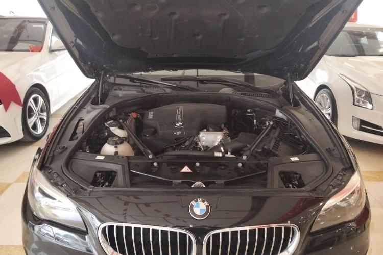 Used BMW 5 Series 2014 525Li Leading Model Engine Bay