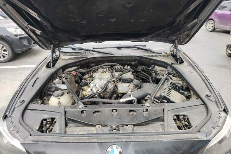 Used BMW 5 Series 2014 525Li Leading Model Engine Bay