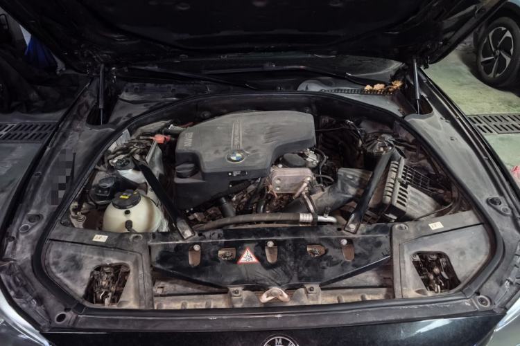 Used BMW 5 Series 2014 525Li Luxury Design Package Engine Bay
