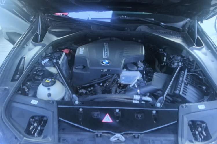 Used BMW 5 Series 2014 525Li Leading Model Engine Bay