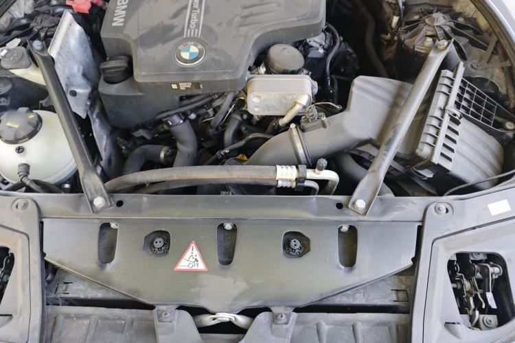 Used BMW 5 Series 2014 525Li Leading Model Engine Bay
