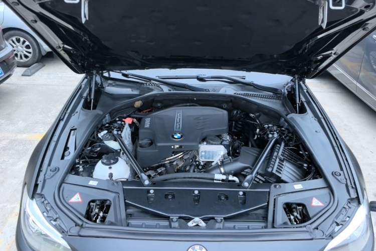 Used BMW 5 Series 2014 525Li Leading Model Engine Bay