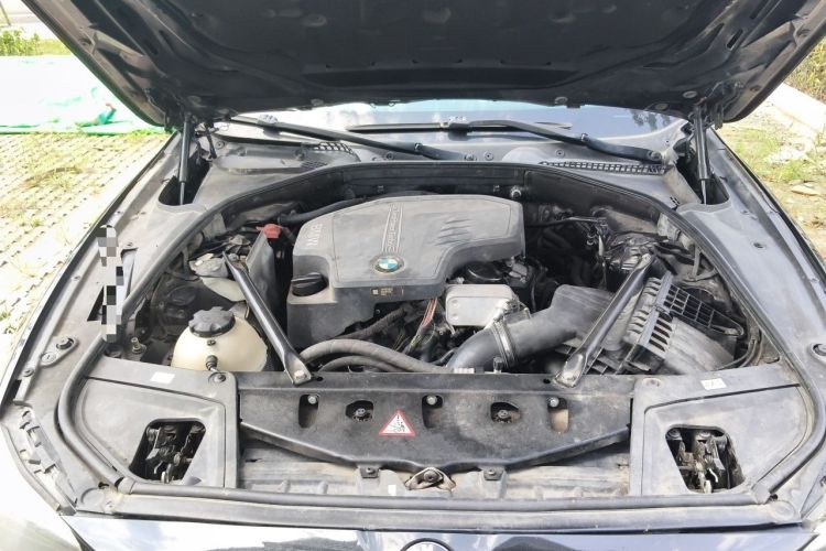 Used BMW 5 Series 2014 525Li Leading Model Engine Bay