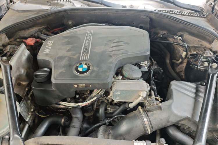 Used BMW 5 Series 2014 520Li Elegant Model Engine Bay