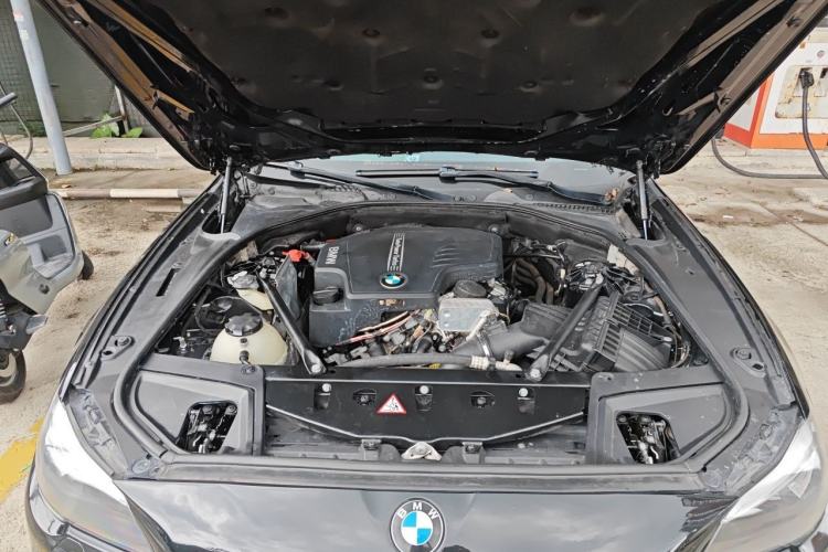 Used BMW 5 Series 2014 525Li Leading Model Engine Bay