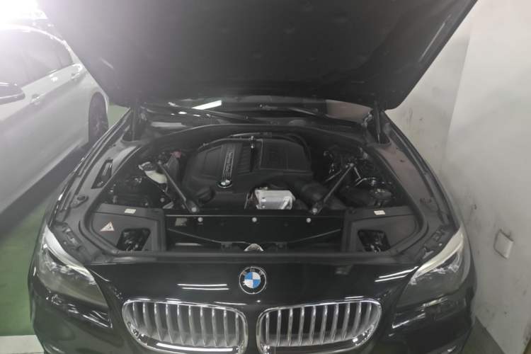 Used BMW 5 Series 2014 535Li Leading Model Engine Bay