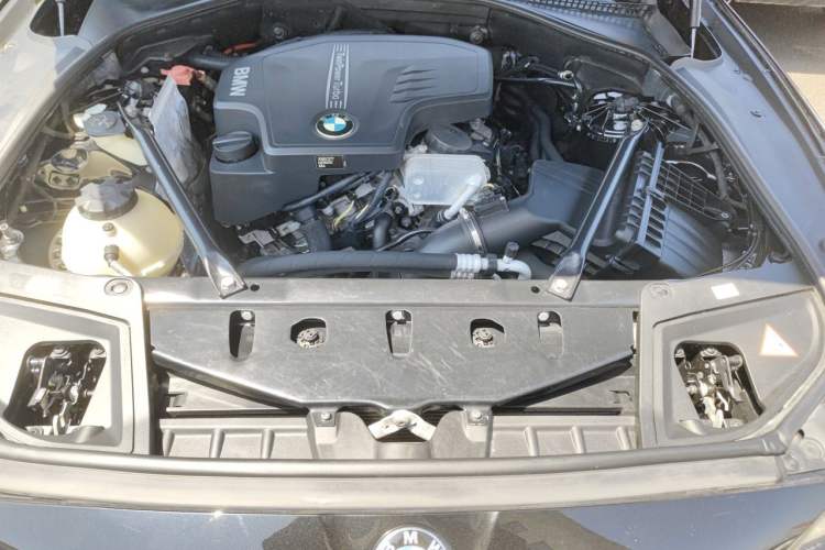 Used BMW 5 Series 2014 525Li Fashion Design Package Engine Bay