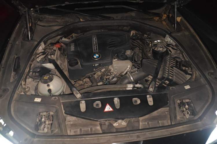 Used BMW 5 Series 2014 525Li Leading Model Engine Bay