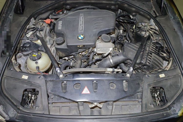 Used BMW 5 Series 2014 525Li Leading Model Engine Bay