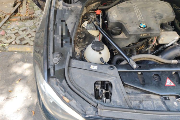 Used BMW 5 Series 2014 525Li Leading Model Engine Bay Right