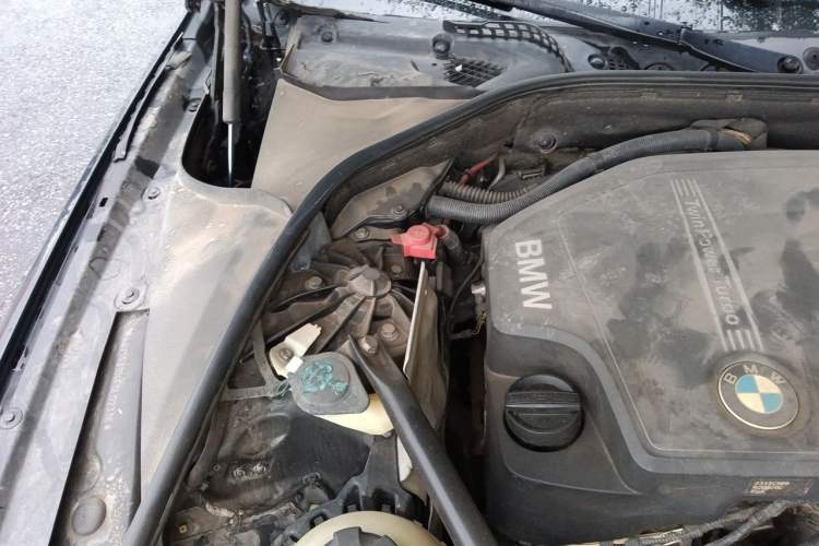 Used BMW 5 Series 2014 525Li Leading Model Engine Bay Right