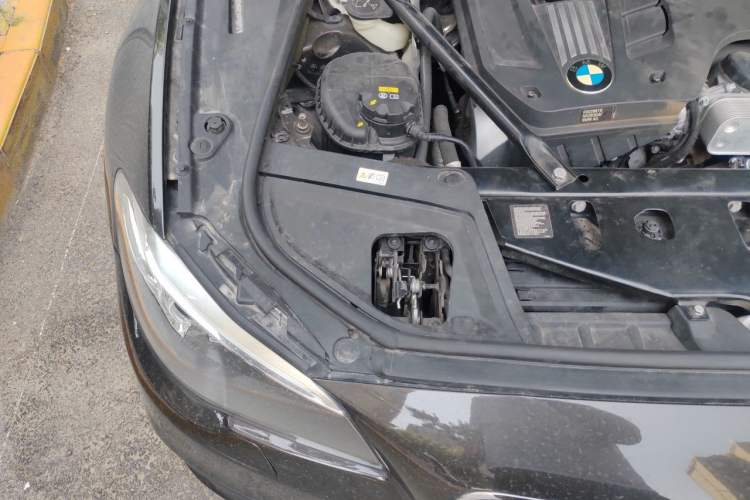 Used BMW 5 Series 2014 530Li Leading Model Engine Bay Right