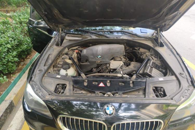 Used BMW 5 Series 2014 520Li Elegant Model Engine Bay Right